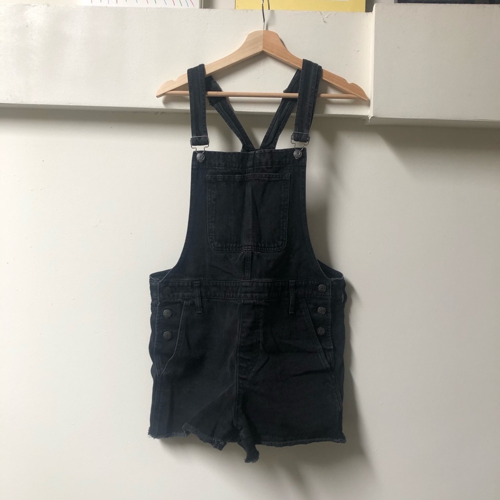 Madewell Adirondack Short Overalls in Washed Black